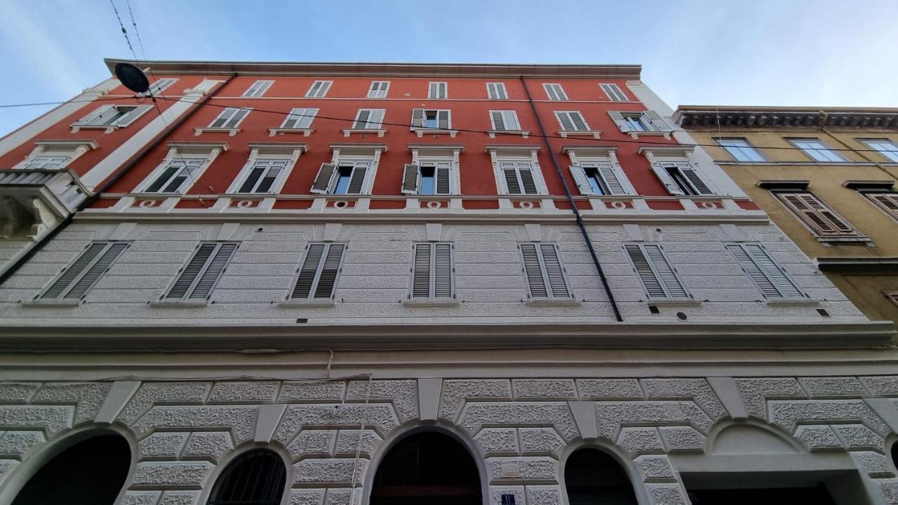 Palazzo Crispi - Boutique Apartment Trieste Exterior photo